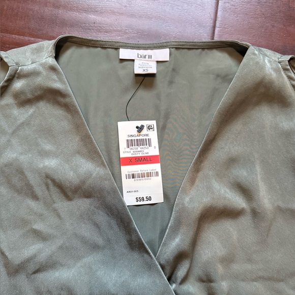 Bar III Blouse Women's XS Green Lightweight Short Sleeve V-Neck Blouse - Picture 2 of 6